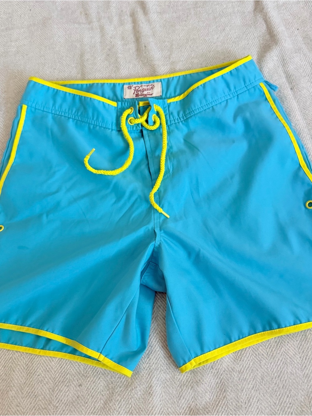 Penguin By Munsingwear Iconic Earl Retro Mens Volley Swim Trunks 30 Aqua Yellow